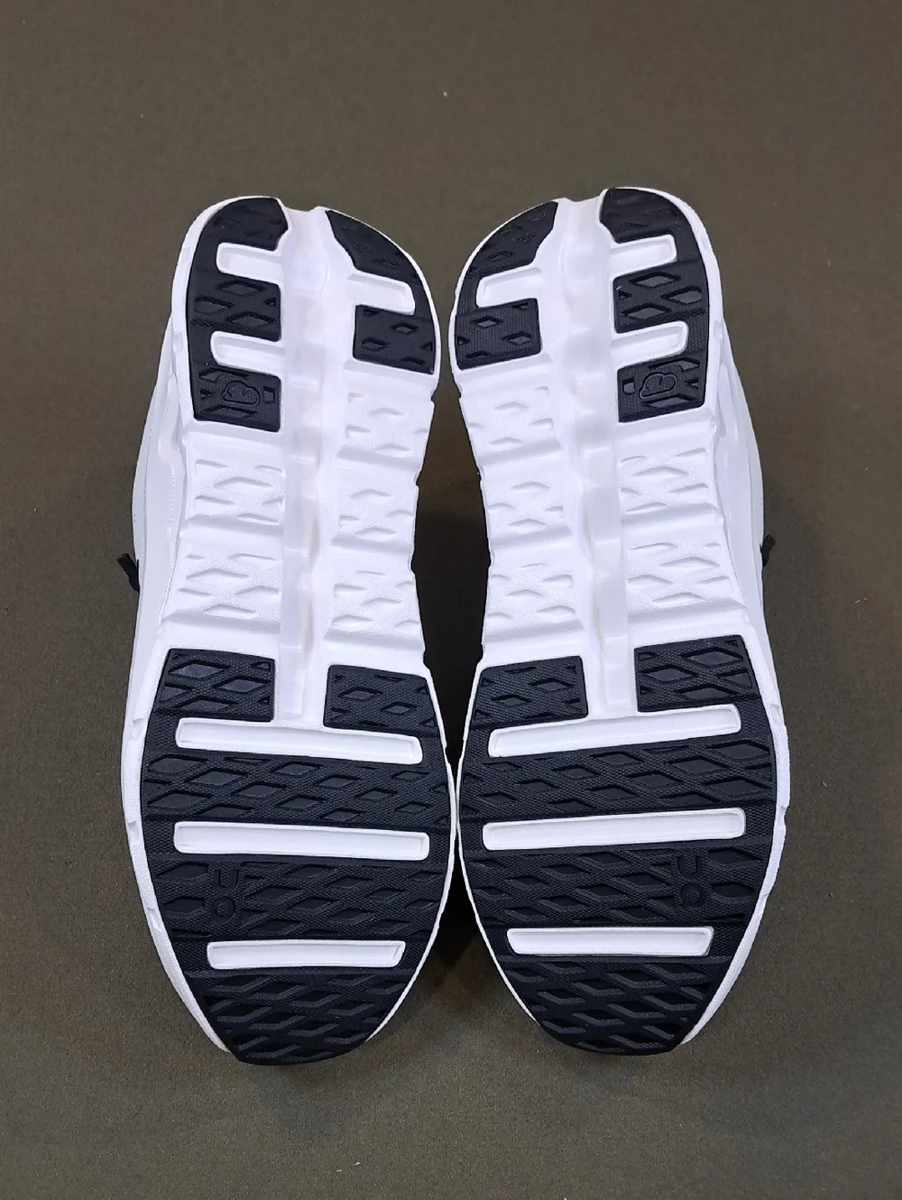 On Cloudtilt - Color: Black/Ivory - Size: Men 9 - Picture 7 of 8